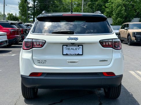Used 2018 Jeep Compass Latitude w/ Popular Equipment Group AWD/4WD image 5