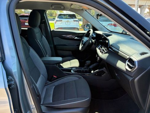 Used 2025 Chevrolet TrailBlazer LT FWD image 29