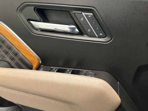 Used 2024 GMC Canyon Denali AWD/4WD image 18
