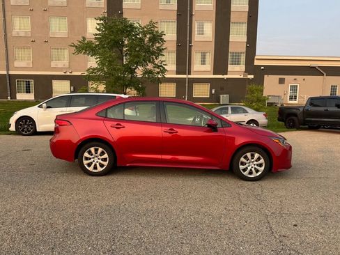 Used 2021 Toyota Corolla LE FWD image 13
