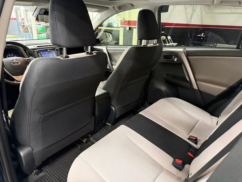 Used 2018 Toyota RAV4 XLE AWD/4WD image 19