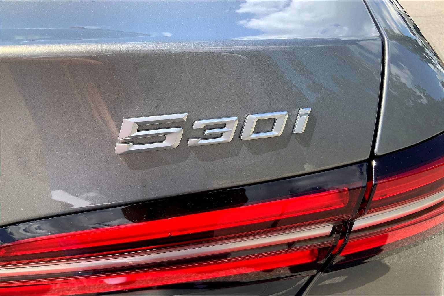 Used 2026 BMW 530i w/ Executive Package RWD image 15