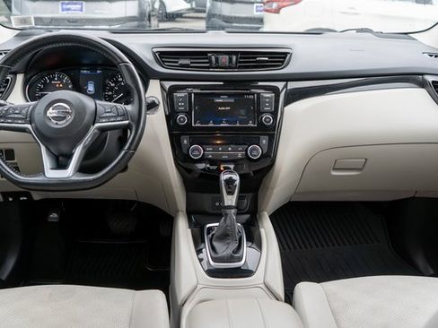 Used 2022 Nissan Rogue Sport SV image 15