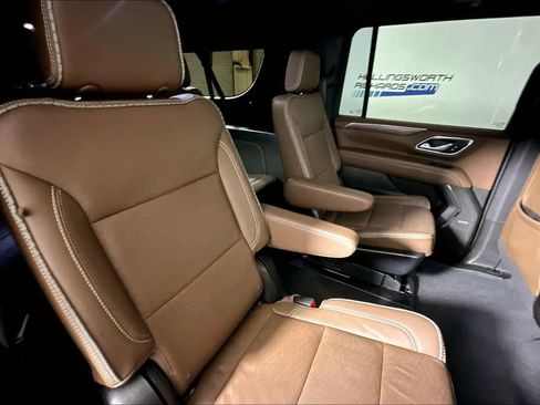 Used 2023 Chevrolet Suburban High Country AWD/4WD image 22