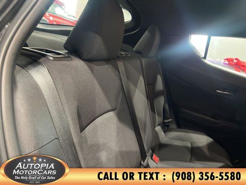 Used 2019 Toyota C-HR XLE FWD image 15