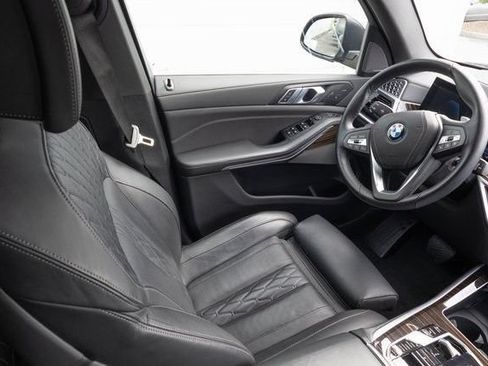 Used 2025 BMW X5 xDrive50e AWD/4WD image 23