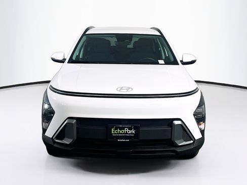 Used 2025 Hyundai Kona SEL image 2