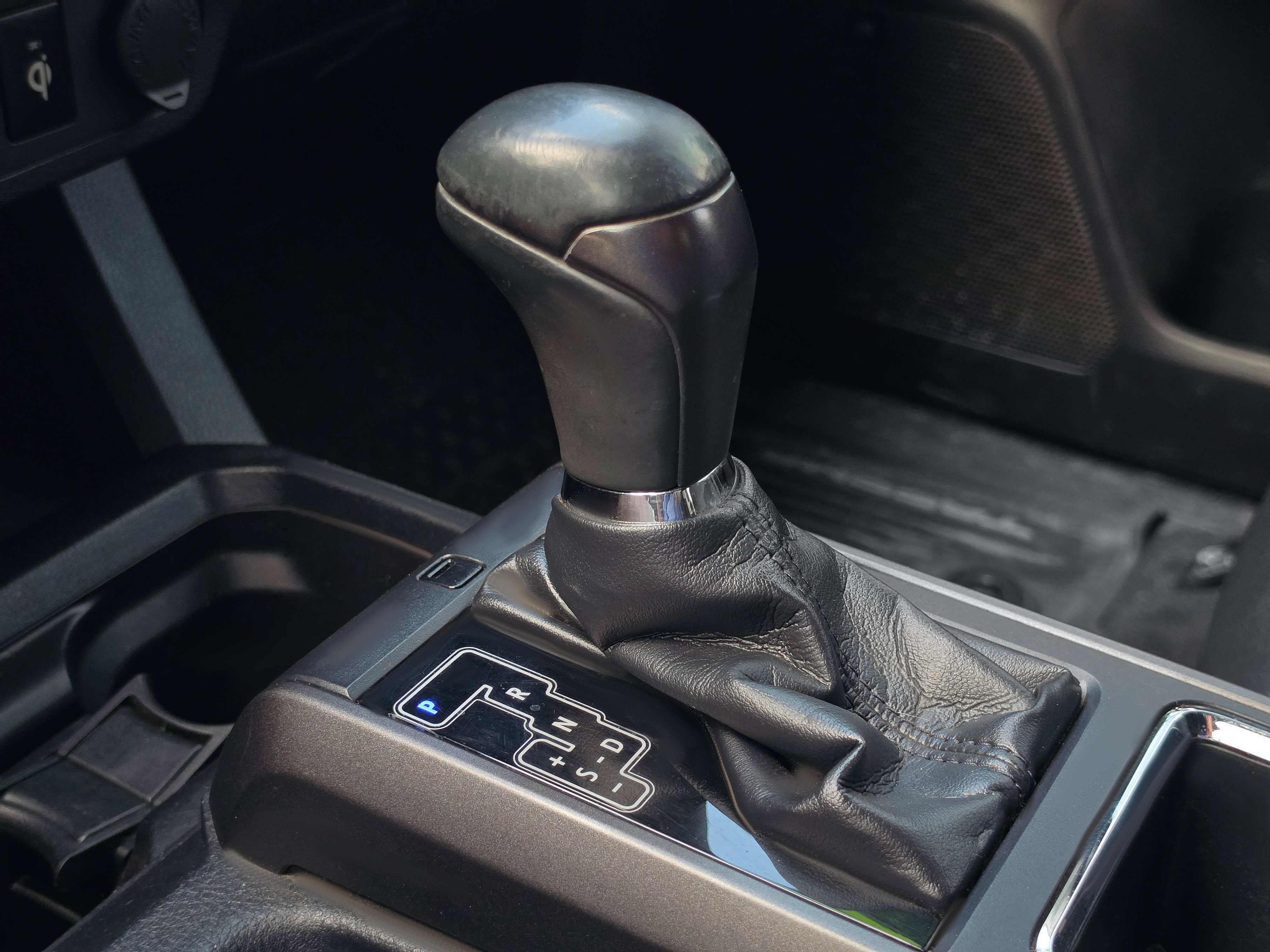 Used 2019 Toyota Tacoma TRD Sport w/ TRD Premium Sport Package AWD/4WD image 26