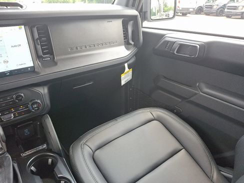 New 2025 Ford Bronco Badlands image 11