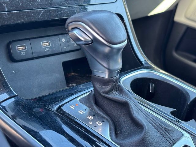 Used 2024 Kia Carnival EX FWD image 22