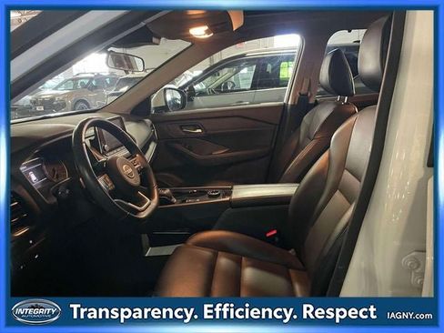 Used 2023 Nissan Rogue SV w/ SV Premium Package AWD/4WD image 16