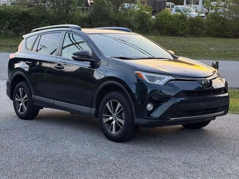 Used 2017 Toyota RAV4 XLE FWD image 2
