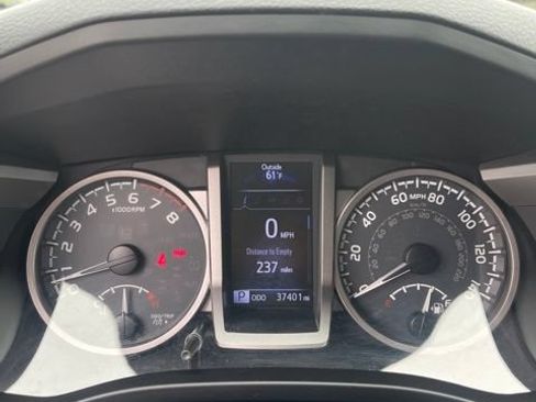 Used 2019 Toyota Tacoma SR5 AWD/4WD image 19