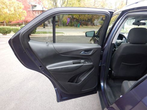 Used 2019 Chevrolet Equinox LT w/ Sun & Navigation Package image 16