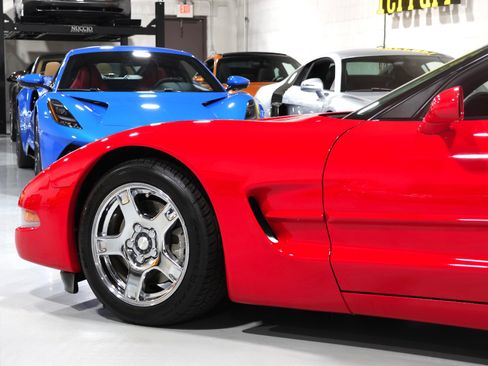 Used 1997 Chevrolet Corvette Coupe w/ Memory Pkg RWD image 17