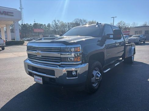 Used 2018 Chevrolet Silverado 3500 LT w/ LT Convenience Package image 12