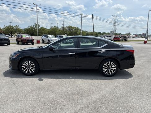Used 2025 Nissan Altima 2.5 SV FWD image 9