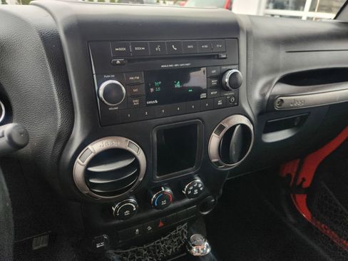 Used 2016 Jeep Wrangler Sport w/ Connectivity Group AWD/4WD image 32