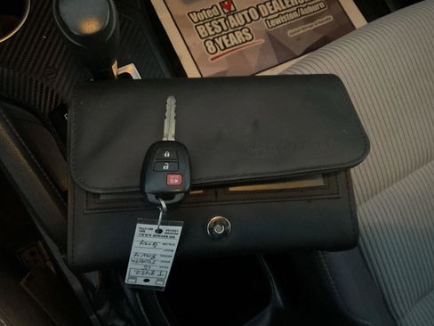 Used 2015 Toyota RAV4 XLE image 23