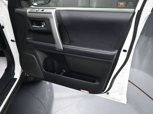 Used 2018 Toyota 4Runner SR5 AWD/4WD image 12