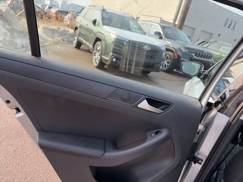 Used 2014 Volkswagen Jetta S image 12