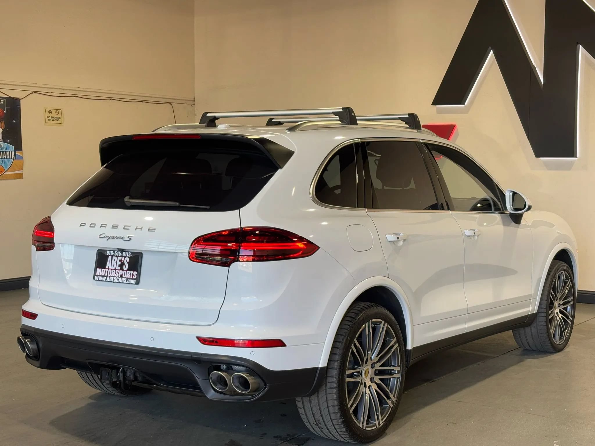 Used 2017 Porsche Cayenne S AWD/4WD image 4