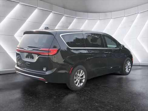 New 2026 Chrysler Pacifica Select image 22