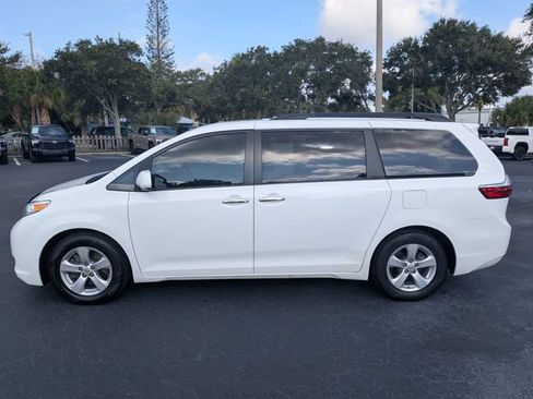 Used 2017 Toyota Sienna LE FWD image 9
