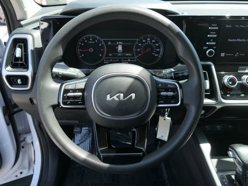 Used 2023 Kia Sorento LX FWD image 17