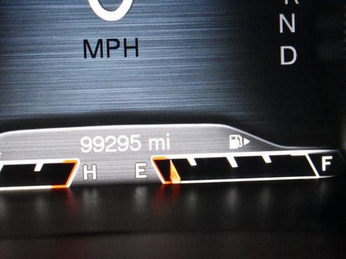 Used 2015 Jeep Cherokee Limited image 24