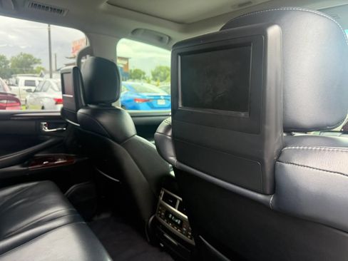 Used 2014 Lexus LX 570 4WD w/ Luxury Package image 33