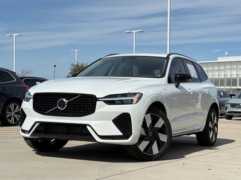 Certified 2024 Volvo XC60 T8 Plus w/ Protection Package Premier image 3
