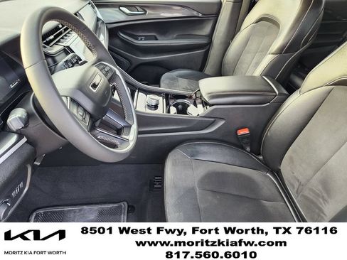 Used 2023 Jeep Grand Cherokee Altitude AWD/4WD image 12