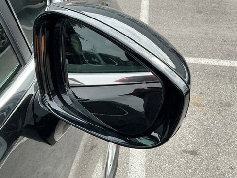 Used 2025 Chrysler Pacifica Select image 18