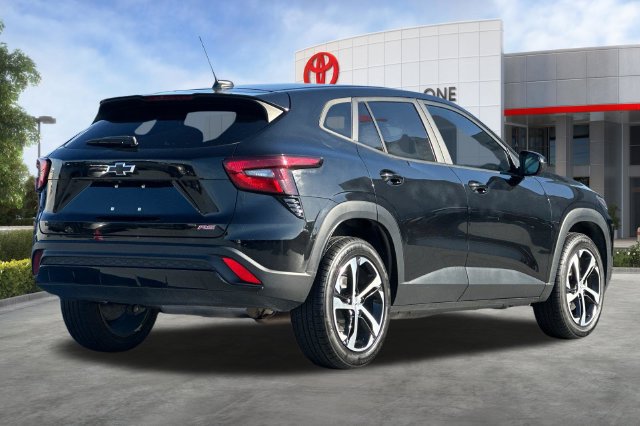 Used 2024 Chevrolet Trax RS w/ Driver Confidence Package FWD image 4