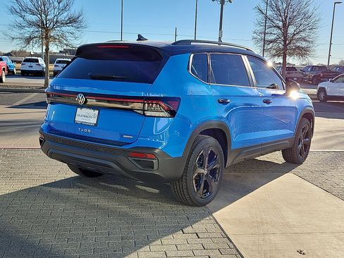 New 2025 Volkswagen Taos SE image 4