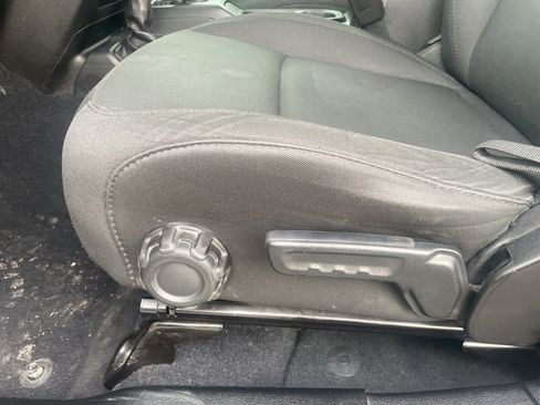 Used 2018 Jeep Wrangler Unlimited Sport S image 23