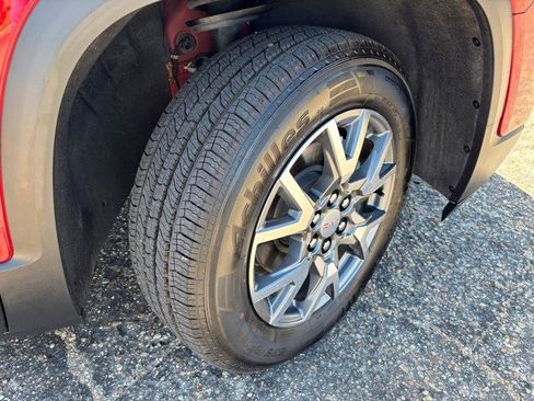 Used 2023 GMC Acadia SLT image 18