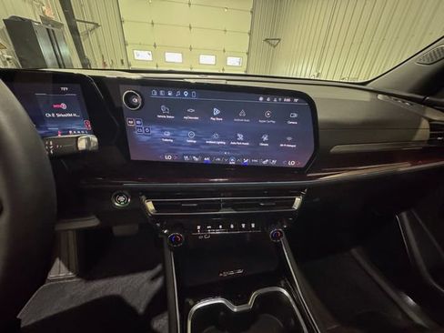 Used 2026 Chevrolet Traverse RS AWD/4WD image 13