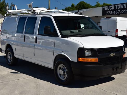Used 2017 Chevrolet Express 2500 RWD image 1