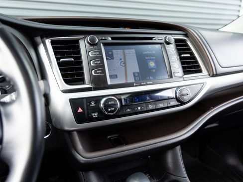 Used 2017 Toyota Highlander XLE image 13