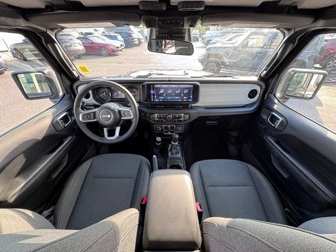 Used 2025 Jeep Wrangler Unlimited Sahara AWD/4WD image 22