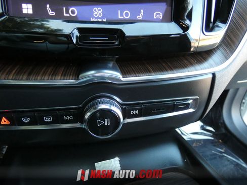 Used 2022 Volvo XC60 B5 Momentum AWD/4WD image 58