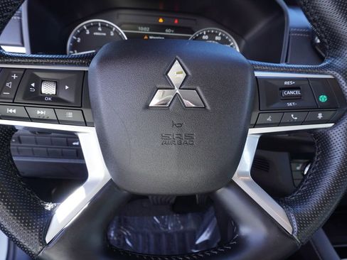 Used 2024 Mitsubishi Outlander SE image 18