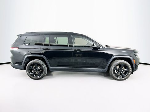 Used 2023 Jeep Grand Cherokee L Limited w/ Black Appearance Package AWD/4WD image 10