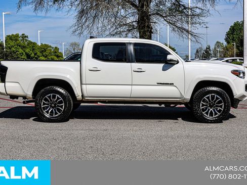 Used 2020 Toyota Tacoma TRD Sport AWD/4WD image 11