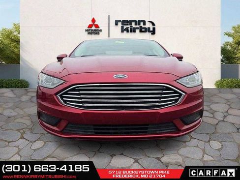 Used 2017 Ford Fusion SE w/ Fusion SE Technology Package image 2