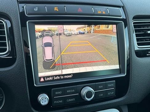 Used 2017 Volkswagen Touareg V6 image 36