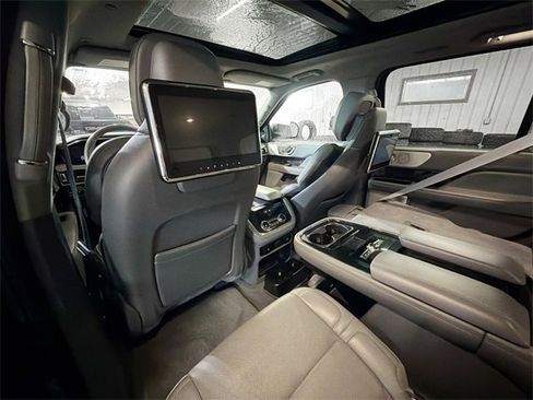Used 2018 Lincoln Navigator Reserve w/ Technology Package image 9