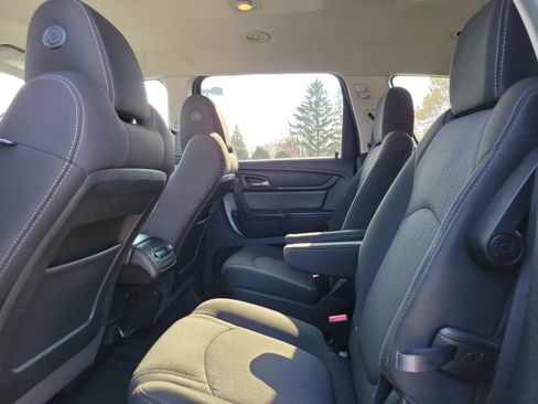 Used 2017 Chevrolet Traverse LT image 11
